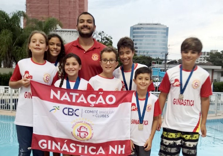 Natação Ginástica conquista 12 medalhas em torneio